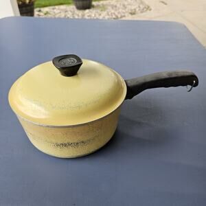 Vintage CLUB Brand Cooking Pot Sauce Pan with Lid Yellow 1.5 quart Aluminum